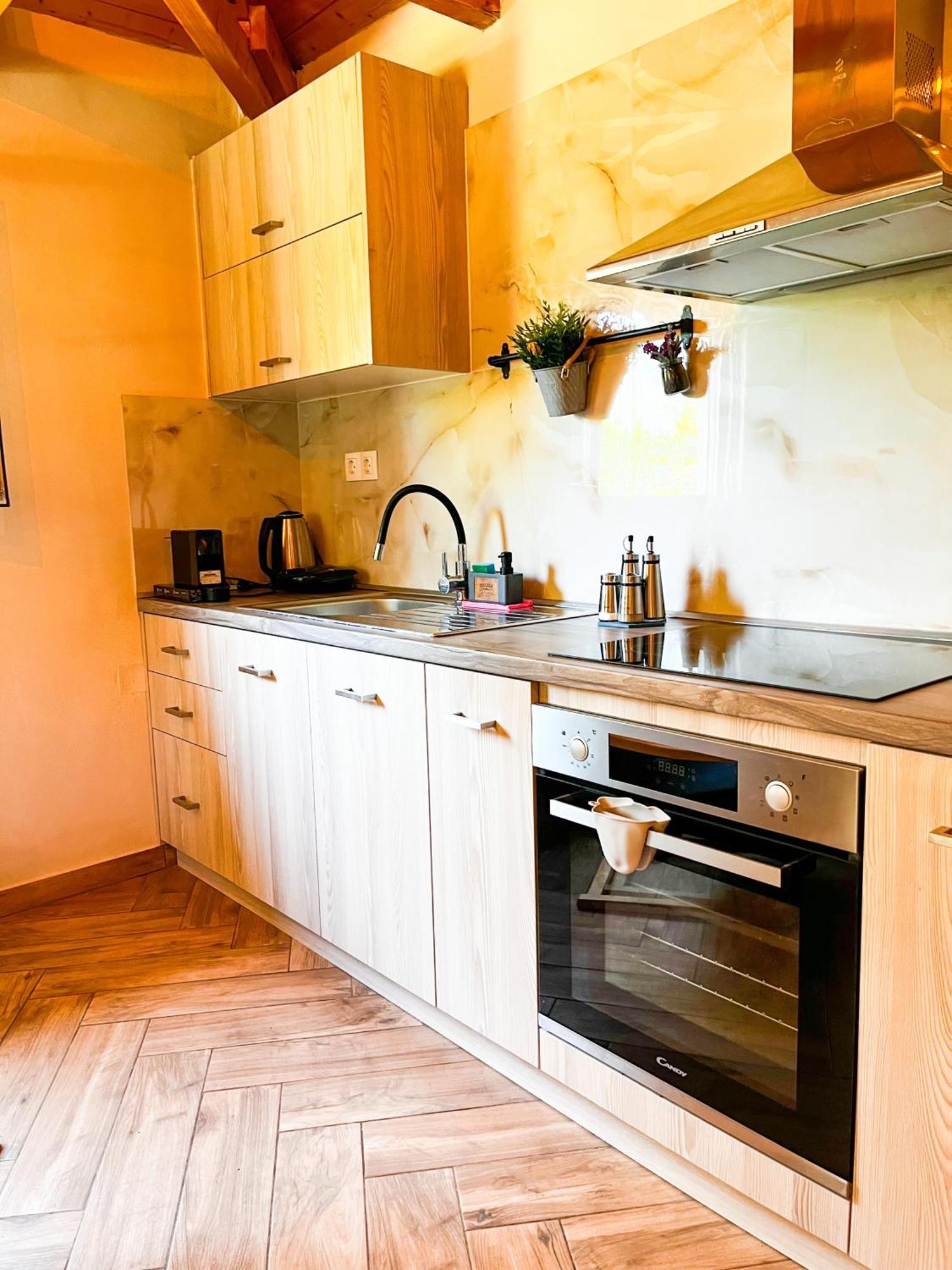 Apartment Elleria's House Frinion
