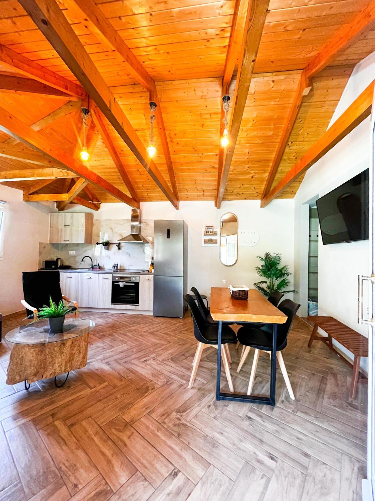 Apartment Elleria's House Frinion
